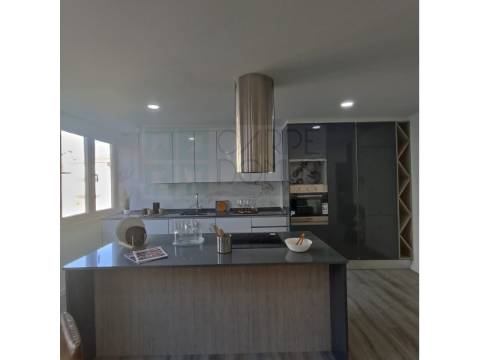 Apartamento T3 Totalmente Renovado em Benfica