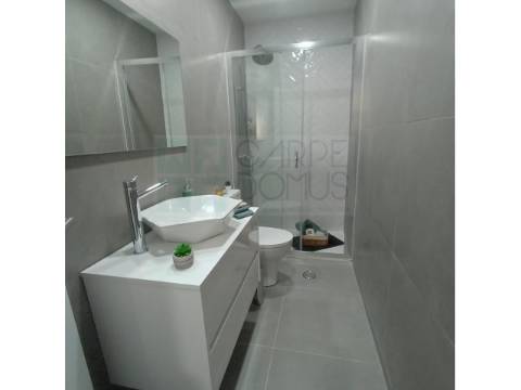 Apartamento T3 Totalmente Renovado em Benfica