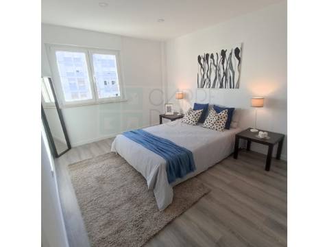 Apartamento T3 Totalmente Renovado em Benfica