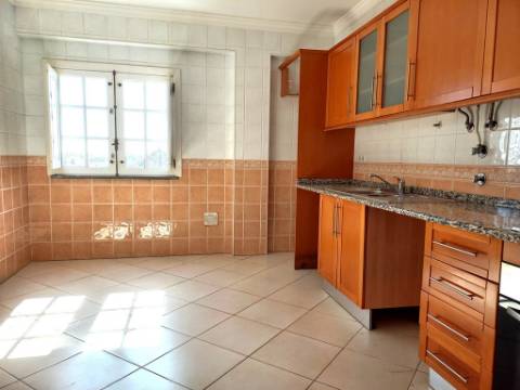 Apartamento T2 com 124,64m2, parqueamento para 2 viaturas, no centro de Tavira, Algarve