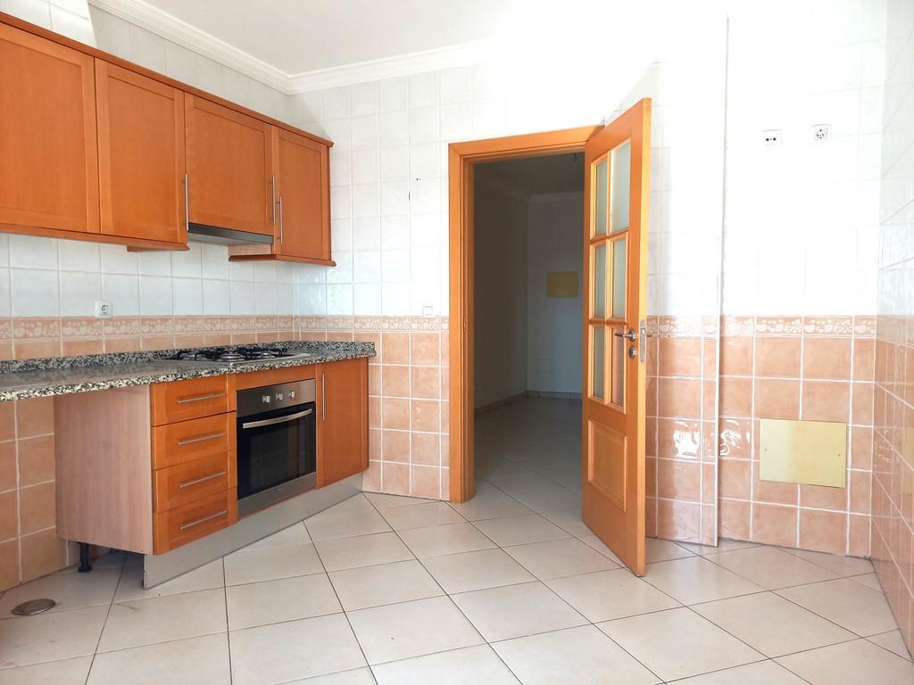 Apartamento T2 com 124,64m2, parqueamento para 2 viaturas, no centro de Tavira, Algarve
