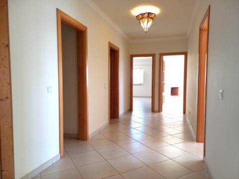 Apartamento T2 com 124,64m2, parqueamento para 2 viaturas, no centro de Tavira, Algarve