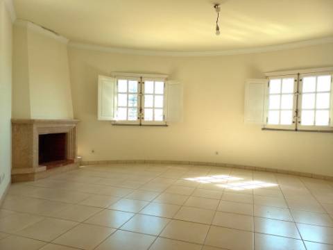 Apartamento T2 com 124,64m2, parqueamento para 2 viaturas, no centro de Tavira, Algarve