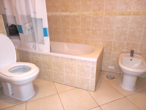 Apartamento T2 com 124,64m2, parqueamento para 2 viaturas, no centro de Tavira, Algarve