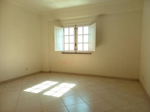 Apartamento T2 com 124,64m2, parqueamento para 2 viaturas, no centro de Tavira, Algarve