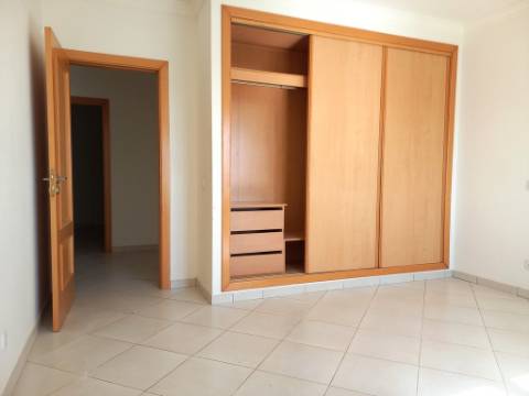 Apartamento T2 com 124,64m2, parqueamento para 2 viaturas, no centro de Tavira, Algarve