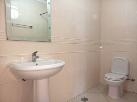 Apartamento T2 com 124,64m2, parqueamento para 2 viaturas, no centro de Tavira, Algarve