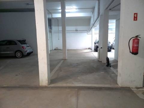 Apartamento T2 com 124,64m2, parqueamento para 2 viaturas, no centro de Tavira, Algarve