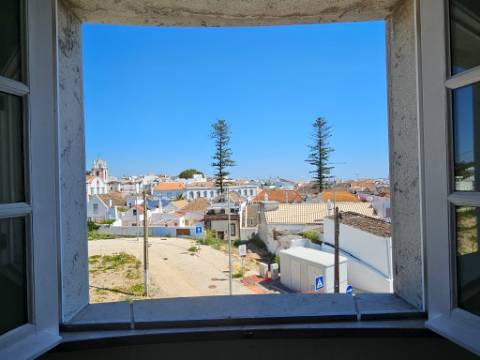 Apartamento T2 com 124,64m2, parqueamento para 2 viaturas, no centro de Tavira, Algarve