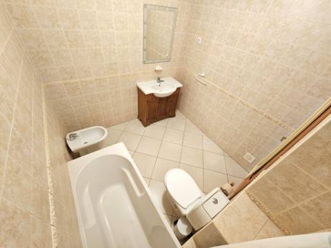 Apartamento T2 com 124,64m2, parqueamento para 2 viaturas, no centro de Tavira, Algarve