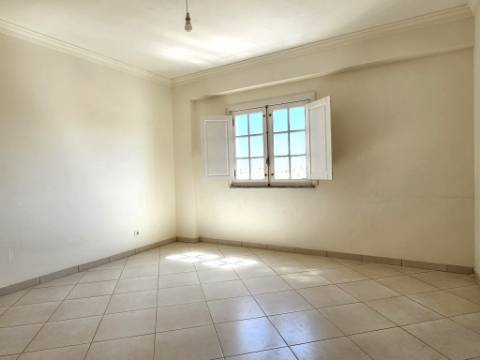 Apartamento T2 com 124,64m2, parqueamento para 2 viaturas, no centro de Tavira, Algarve