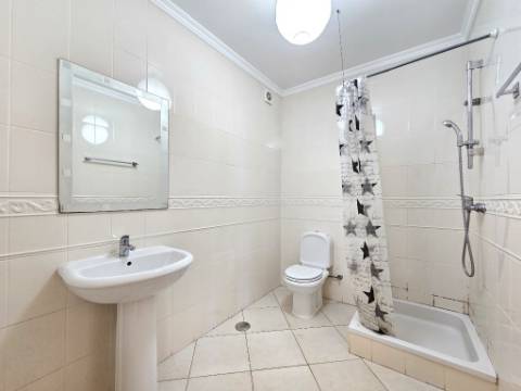 Apartamento T2 com 124,64m2, parqueamento para 2 viaturas, no centro de Tavira, Algarve