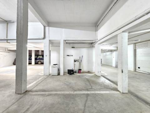 Apartamento T2 com 124,64m2, parqueamento para 2 viaturas, no centro de Tavira, Algarve