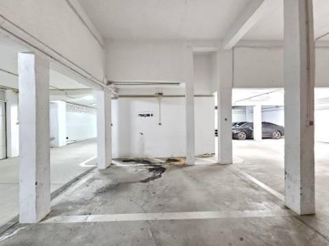 Apartamento T2 com 124,64m2, parqueamento para 2 viaturas, no centro de Tavira, Algarve