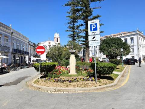 Apartamento T2 com 124,64m2, parqueamento para 2 viaturas, no centro de Tavira, Algarve