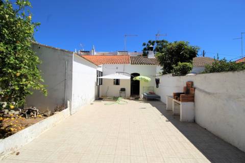 Moradia Térrea T4 de Charme Tradicional com Excelente Localização em Cabanas de Tavira.