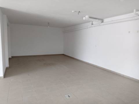 Moradia T5 - Totalmente renovada, no Feijó, Almada