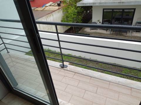 Moradia T5 - Totalmente renovada, no Feijó, Almada