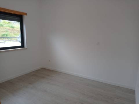 Moradia T5 - Totalmente renovada, no Feijó, Almada