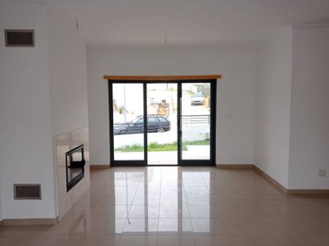 Moradia T5 - Totalmente renovada, no Feijó, Almada