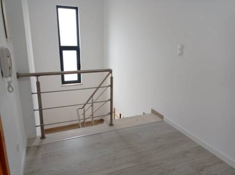 Moradia T5 - Totalmente renovada, no Feijó, Almada