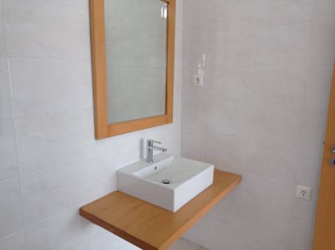 Moradia T5 - Totalmente renovada, no Feijó, Almada