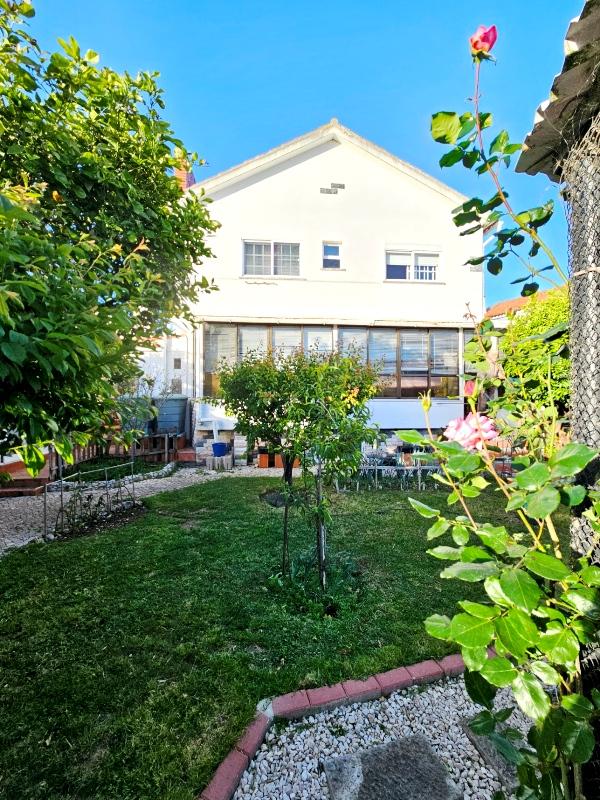 Requintada moradia T6, lote 651m2, em São Domingos de Rana, Cascais