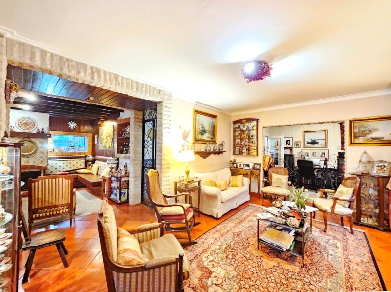 Requintada moradia T6, lote 651m2, em São Domingos de Rana, Cascais