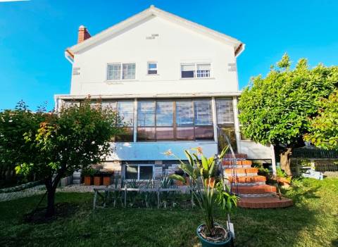 Requintada moradia T6, lote 651m2, em São Domingos de Rana, Cascais