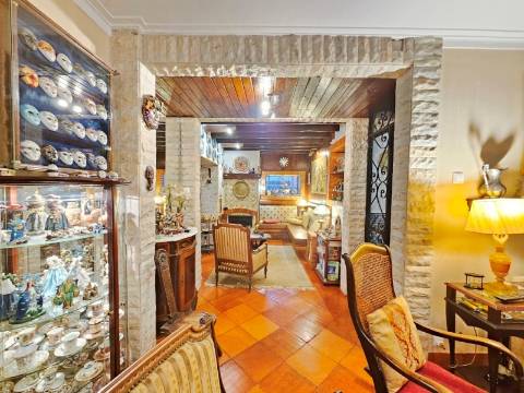 Requintada moradia T6, lote 651m2, em São Domingos de Rana, Cascais