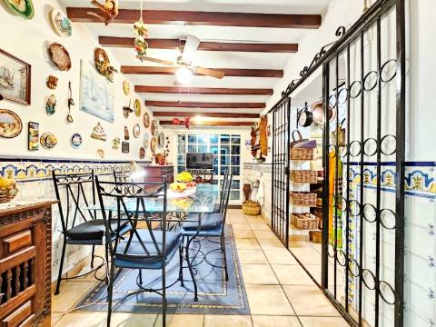 Requintada moradia T6, lote 651m2, em São Domingos de Rana, Cascais