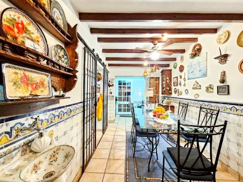 Requintada moradia T6, lote 651m2, em São Domingos de Rana, Cascais