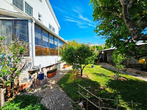 Requintada moradia T6, lote 651m2, em São Domingos de Rana, Cascais