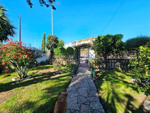 Requintada moradia T6, lote 651m2, em São Domingos de Rana, Cascais