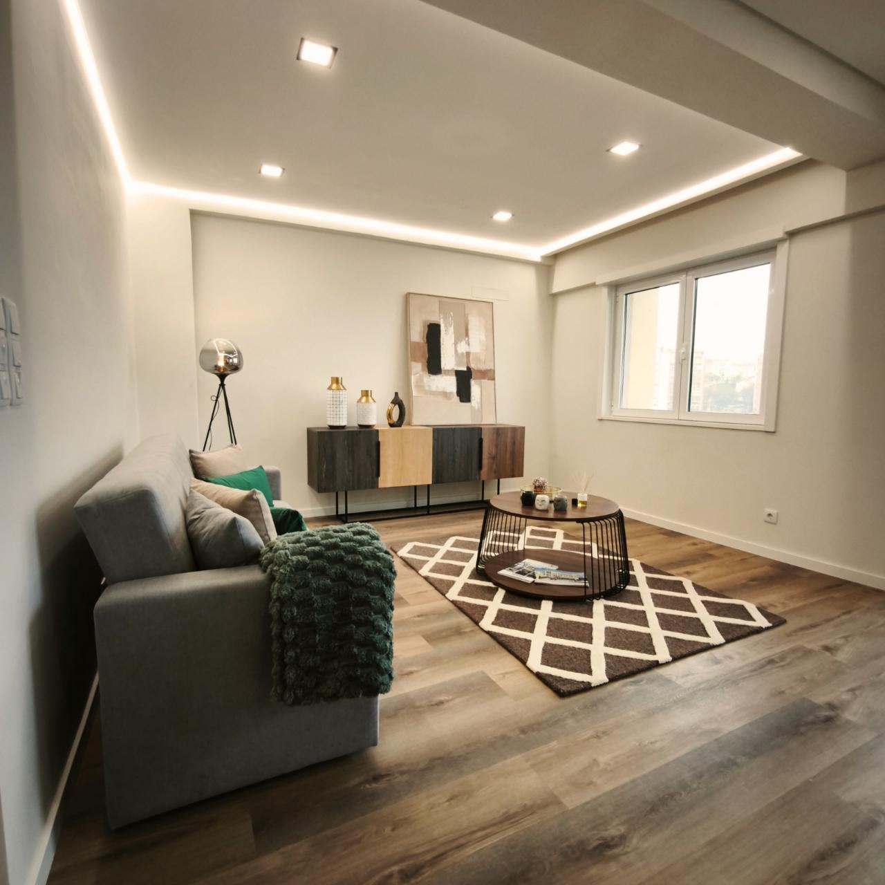 Apartamento T3, Totalmente Remodelado, em Benfica - Lisboa