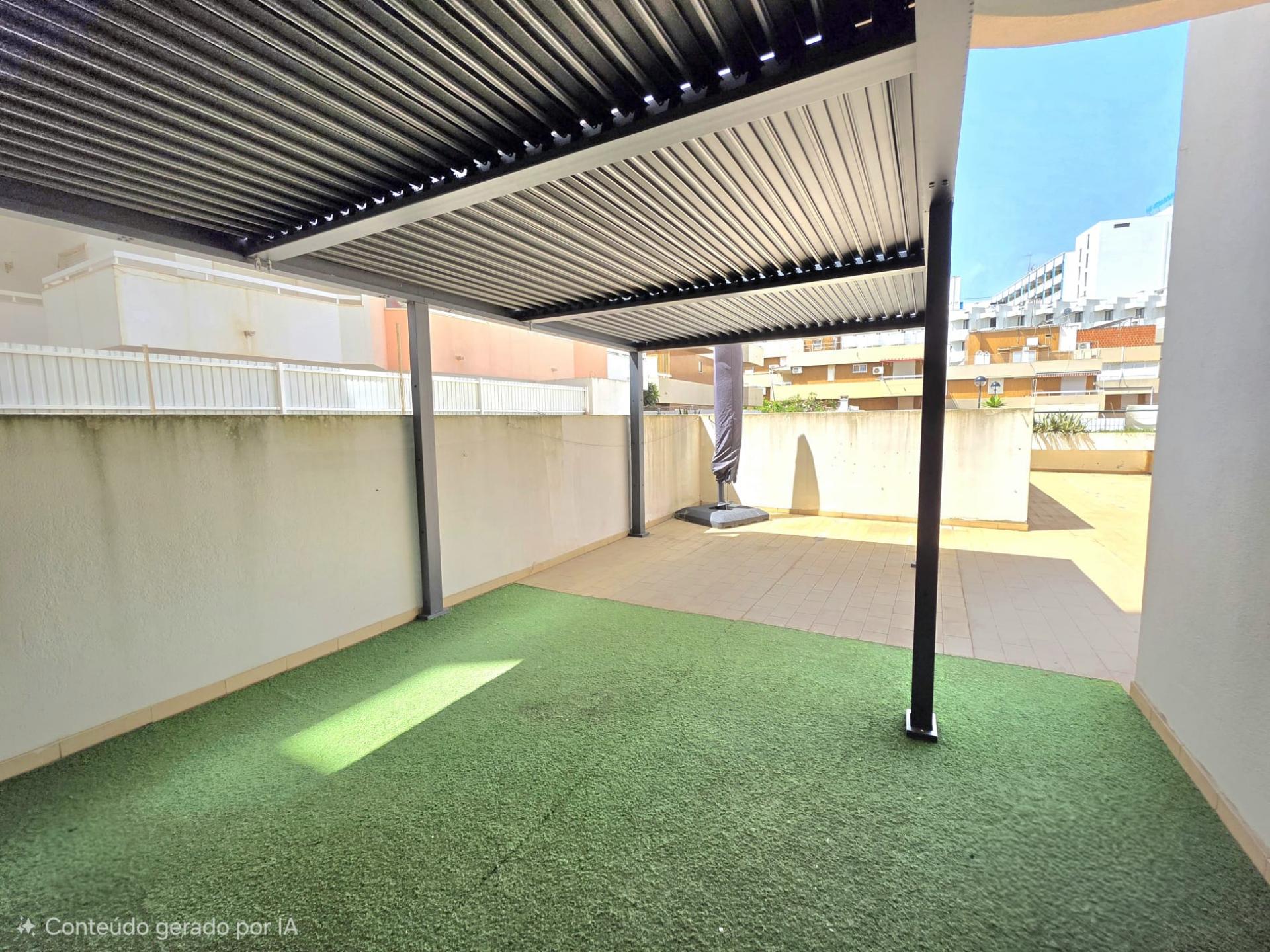 T2 com 116m² e terraço amplo - Espaço raro em Monte Gordo
