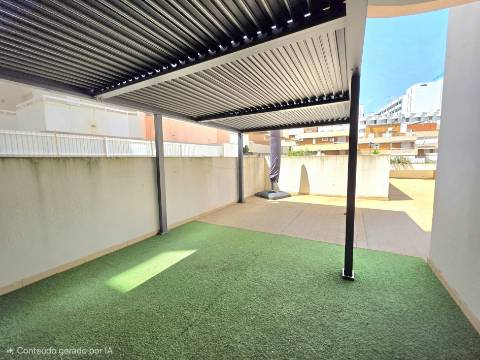 T2 com 116m² e terraço amplo - Espaço raro em Monte Gordo