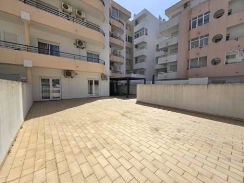 T2 com 116m² e terraço amplo - Espaço raro em Monte Gordo