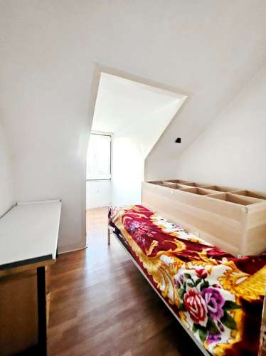 Prédio com 1 loja e 5 apartamentos, no centro de Oeiras