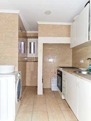 Prédio com 1 loja e 5 apartamentos, no centro de Oeiras