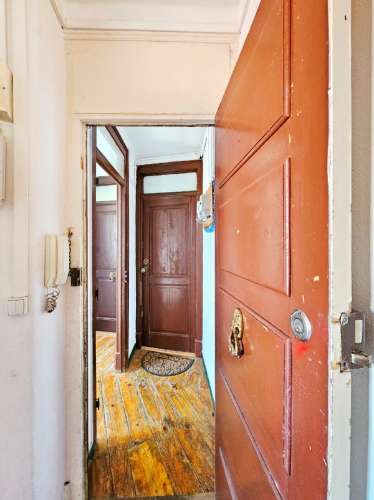 Prédio com 1 loja e 5 apartamentos, no centro de Oeiras