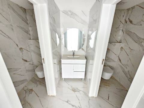 Loja com excelente visibilidade, no centro da Parede, Cascais