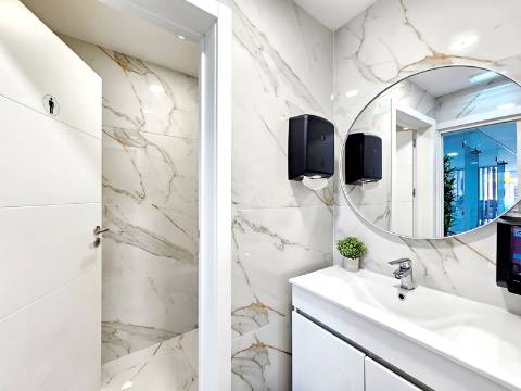 Loja com excelente visibilidade, no centro da Parede, Cascais