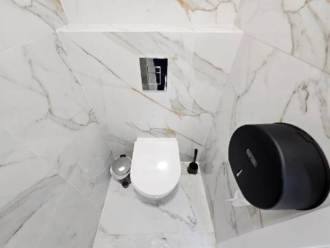 Loja com excelente visibilidade, no centro da Parede, Cascais