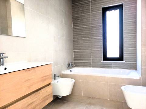 Tavira centro, Apartamento T2 novo com 103,62m2, Parqueamento para 1 viatura