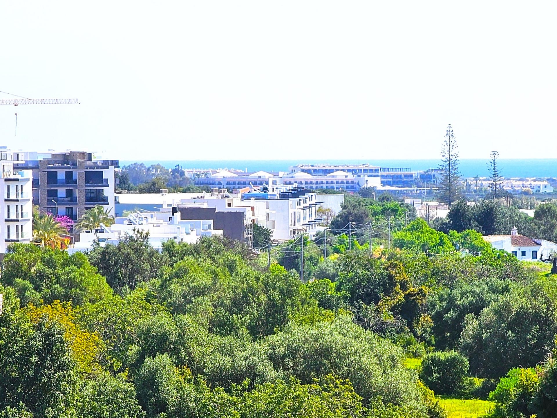 Apartamento T3 novo com 116,82m2, varanda, parqueamento para 1 viatura