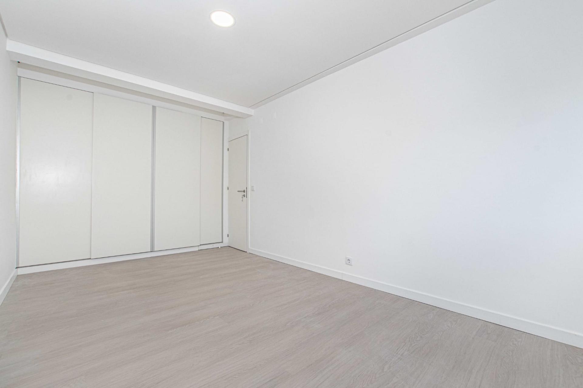 T3 Remodelado como Novo, 2 Varandas , Centro da Serra das Minas