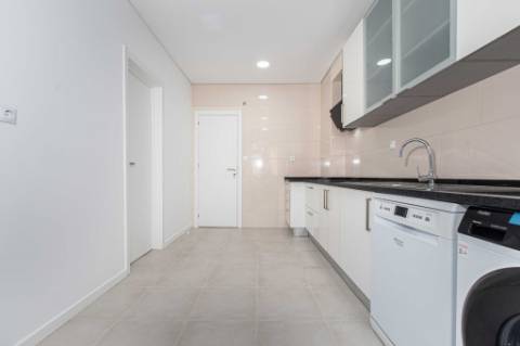 T3 Remodelado como Novo, 2 Varandas , Centro da Serra das Minas