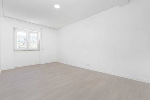 T3 Remodelado como Novo, 2 Varandas , Centro da Serra das Minas