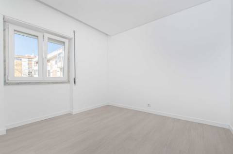 T3 Remodelado como Novo, 2 Varandas , Centro da Serra das Minas